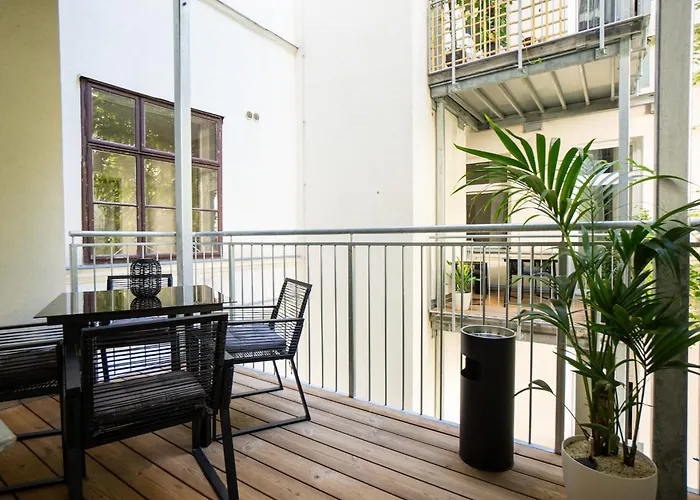 Spacious Cosy Apartment With A Balcony And A King-Size Bed 15 Minutes Away From Stephansdom
