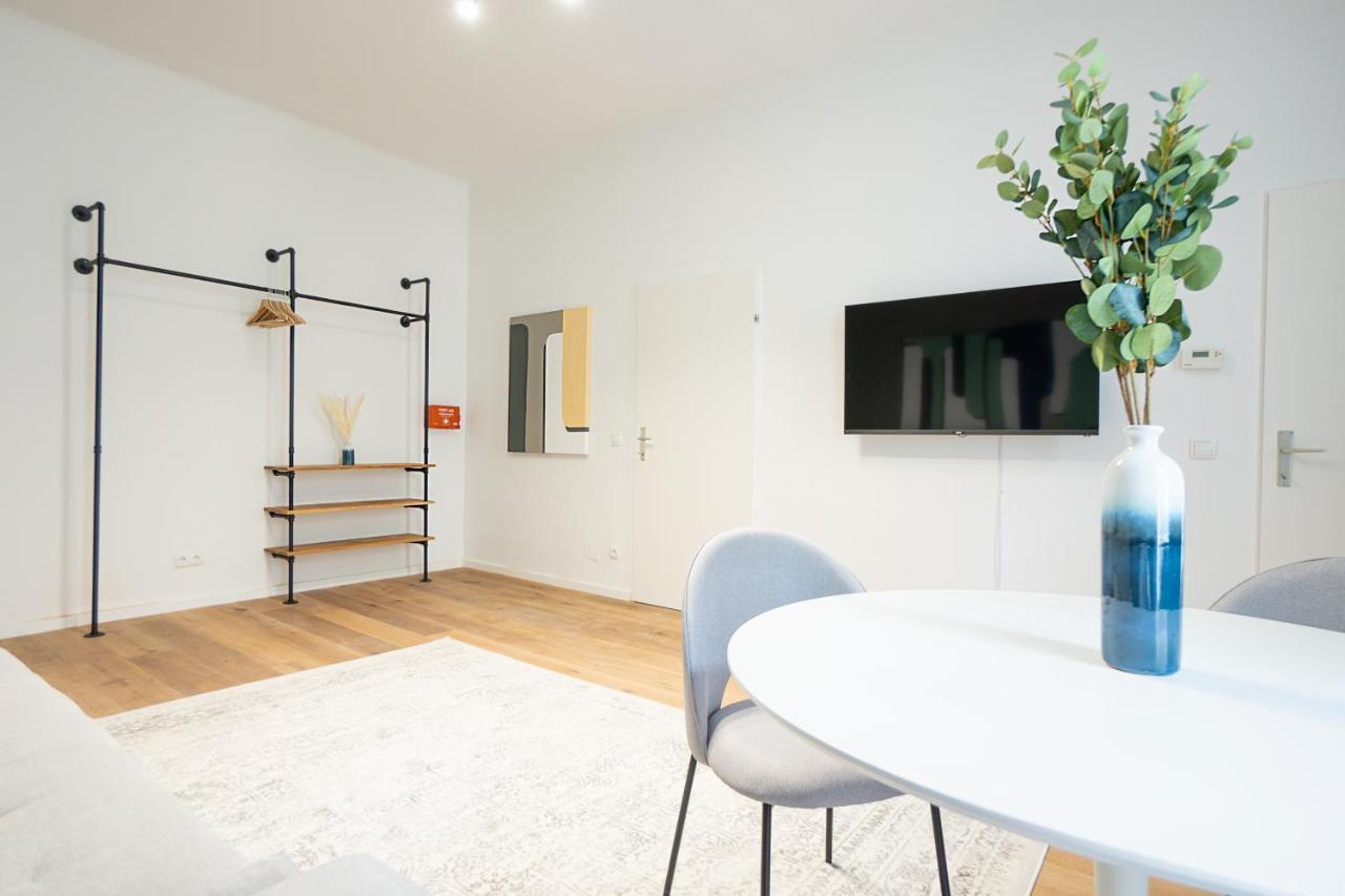 Spacious Cosy With A Balcony And A King-size Bed 15 Minutes Away From Stephansdom Apartment Vienna
