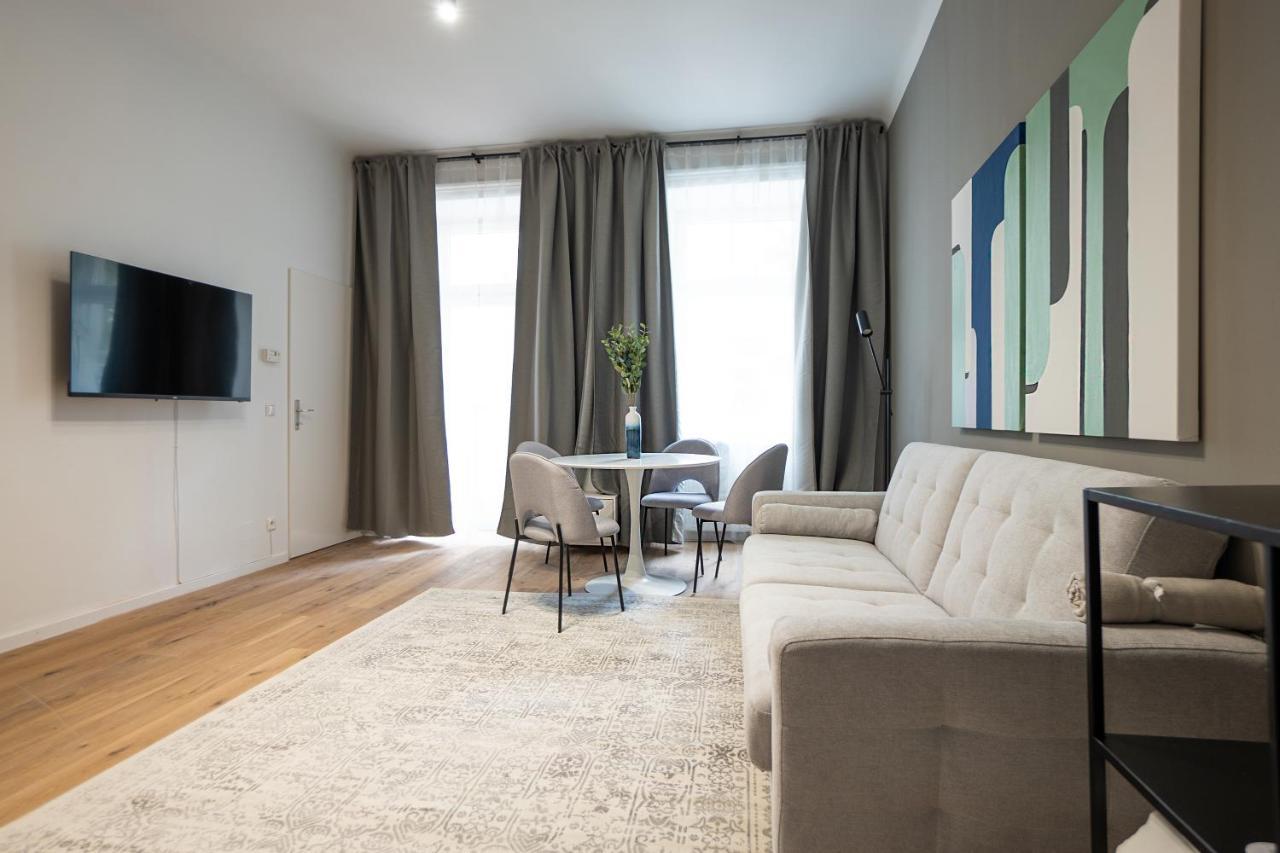 Spacious Cosy With A Balcony And A King-size Bed 15 Minutes Away From Stephansdom Apartment Vienna