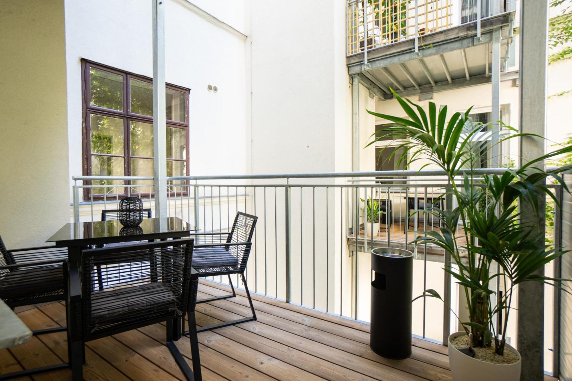 Spacious Cosy With A Balcony And A King-size Bed 15 Minutes Away From Stephansdom * Vienna